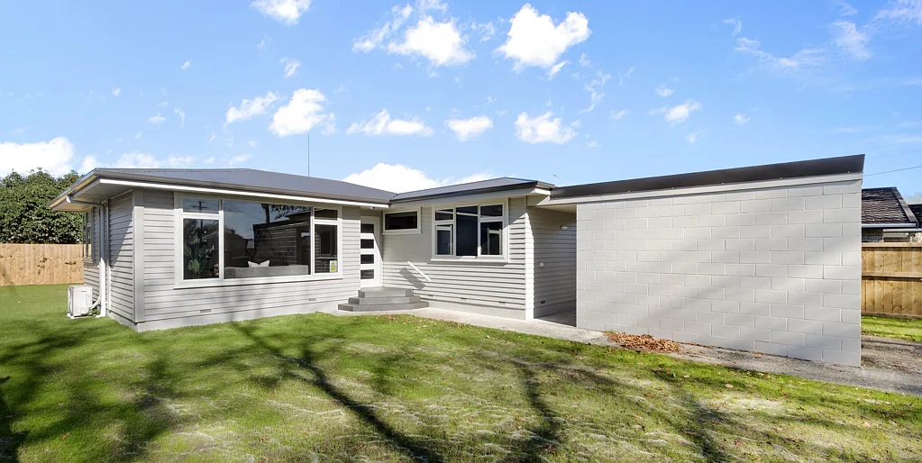Hamilton East 3 Bedroom Just Like New!