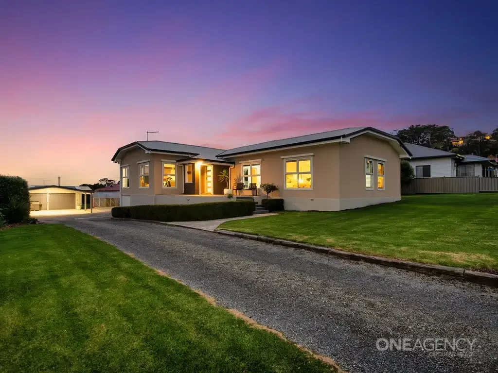 Smithton 4房  Turn-Key Luxury with Stunning Duck River Views and Fully Lined Garage