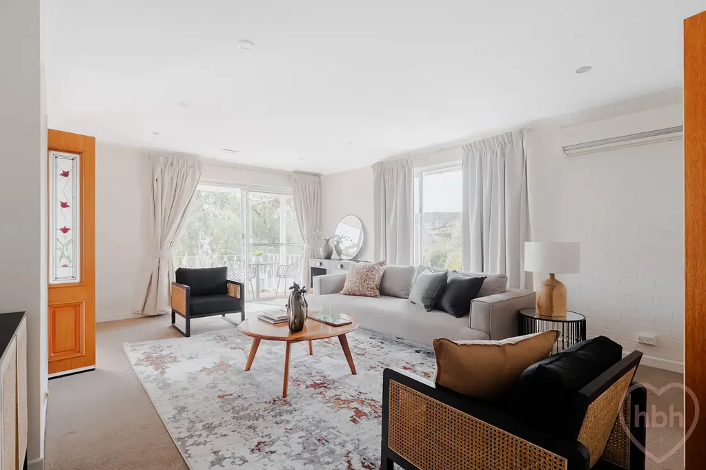 Farrer 5Kwarto Set in an elevated position this lovely renovated home will delight!