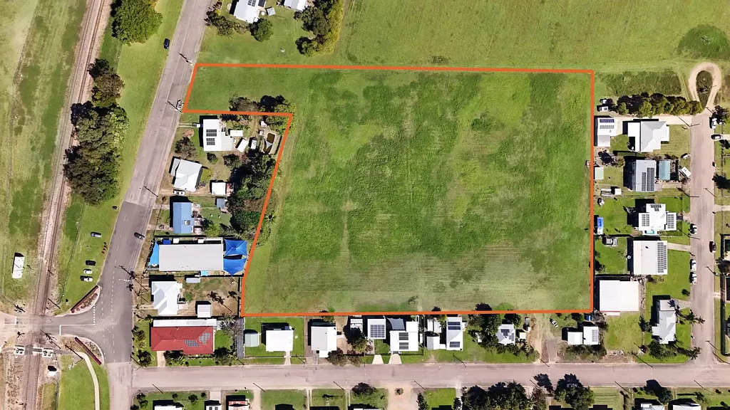 Giru  Get in Quick! over 5 Acres in the township of Giru - this one is not be missed!