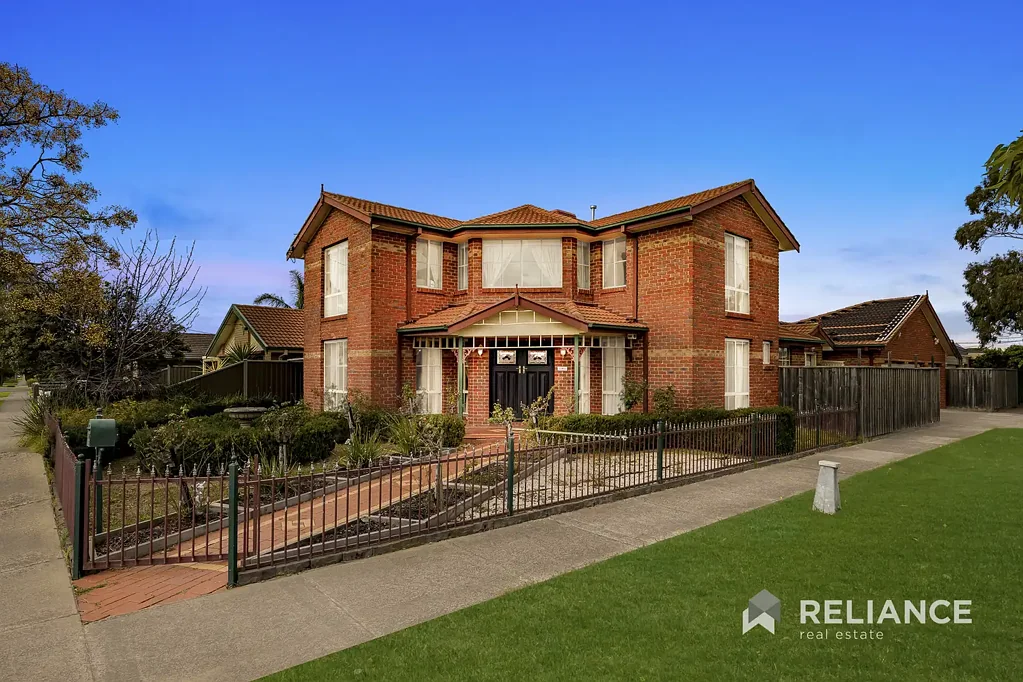 Altona Meadows 4房 占地约 544 平方米的卓越家庭生活 Exceptional Family Living on a Spacious 544m² Allotment