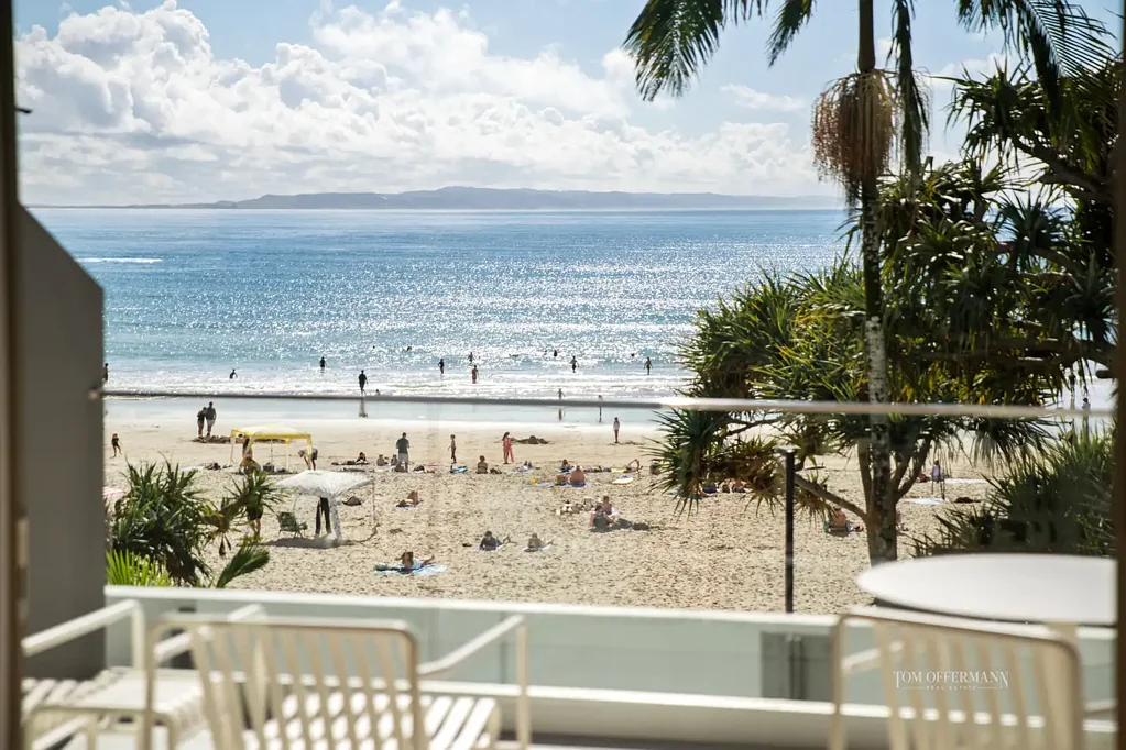 Noosa Heads 1 Slaapkamer Irrefutable Height of Desire; Absolute Beachfront; Rooftop Terrace & 180 Degree Sight to Behold