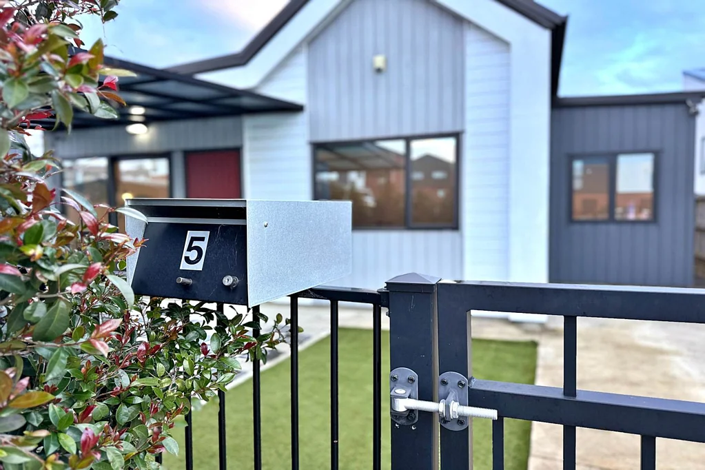 Flat Bush 2Kwarto Standalone, Fully Fenced and Seriously for Sale!