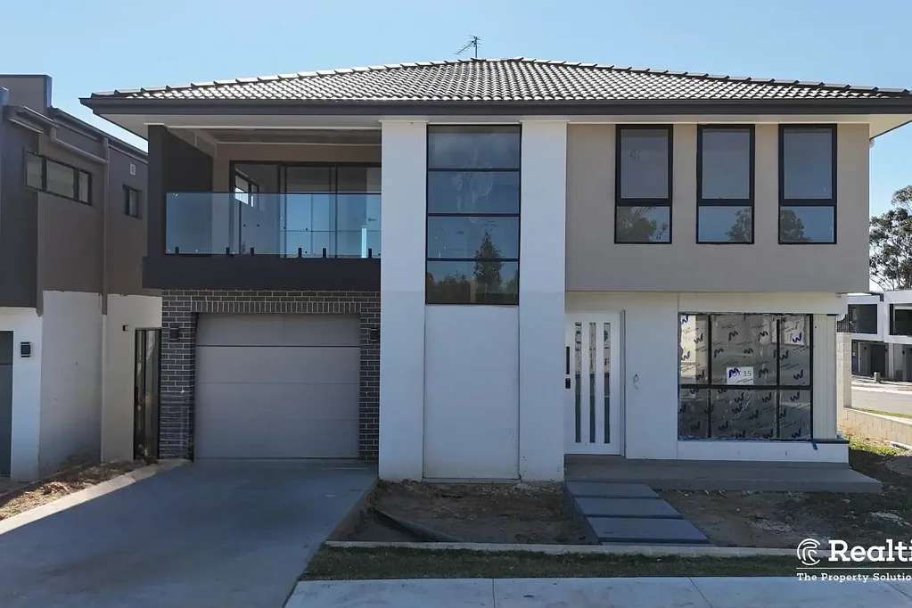 Rouse Hill 5房 核心地段 海滨宝藏 便利生活圈 5%首付起 豪华升级 个性化设计 单一合同 轻松拥家 Location Location Location
Brand New House | one bedroom downstair