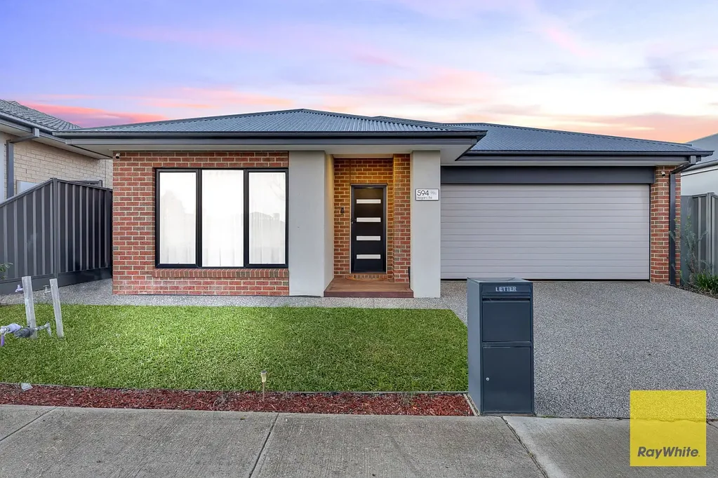 Tarneit 4 Bedroom Where Comfort Meets Convenience on Hogans Road, Tarneit!