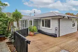 12 Haunui Road, Pukerua Bay