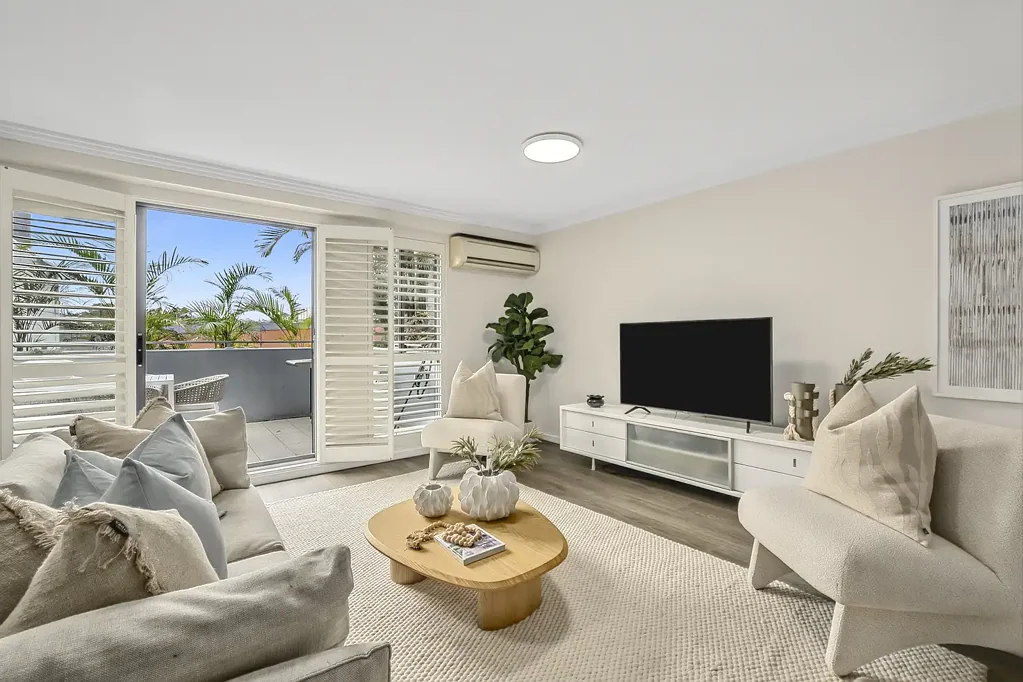 Mona Vale 2 Bedroom Quietly Positioned with Townhouse-Scale Proportions