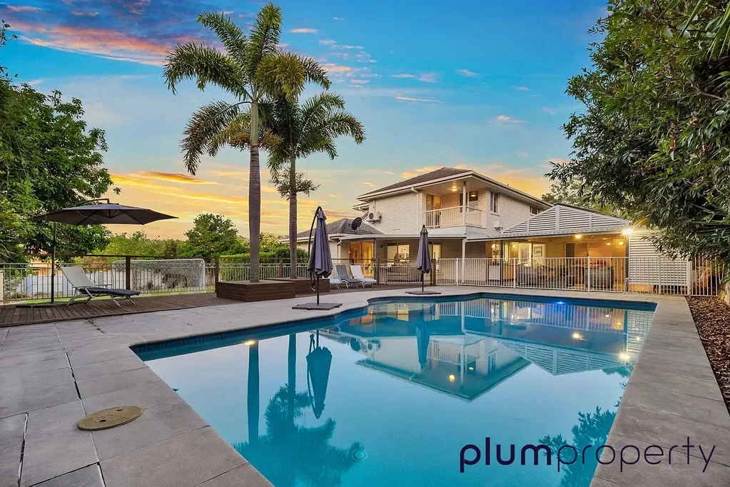 Resort Style Retreat - Multiple Living Areas!