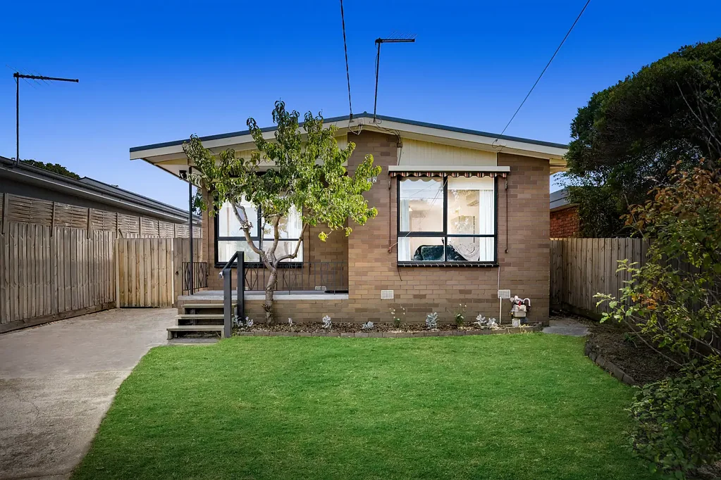 192 Ninth Avenue, Rosebud, VIC 3939