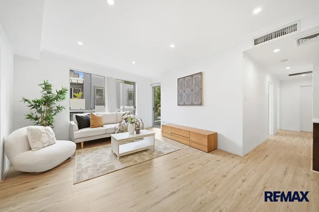 Sutherland 2Zimmer Sophisticated Top-Floor Residence with Premium Finishes!!