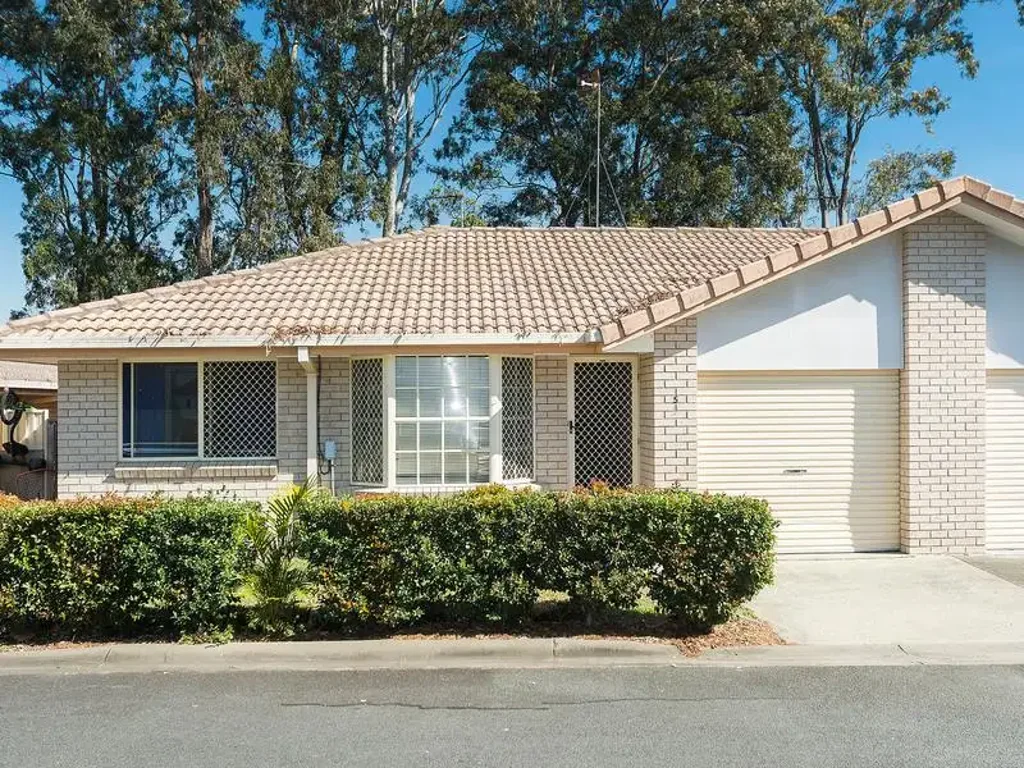 Convenient & Comfortable 3-Bedroom Townhouse - Walk to Everything!