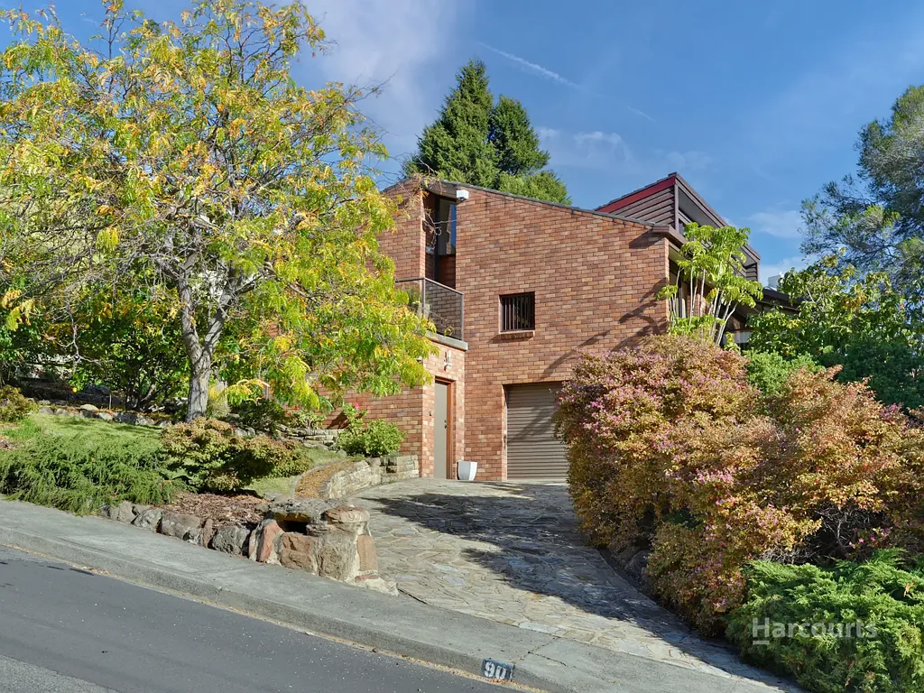 Lindisfarne 4 Bedroom Architect-Designed Home with Enduring Character
