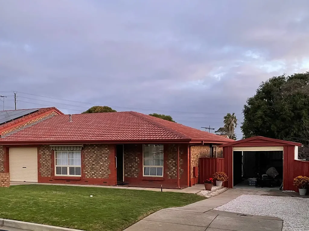 Morphett Vale 2房  Two Bedrooms. Two Driveways. Two Garages. Too Good – Unit 2, 1 Wakefield Avenue, Morphett Vale