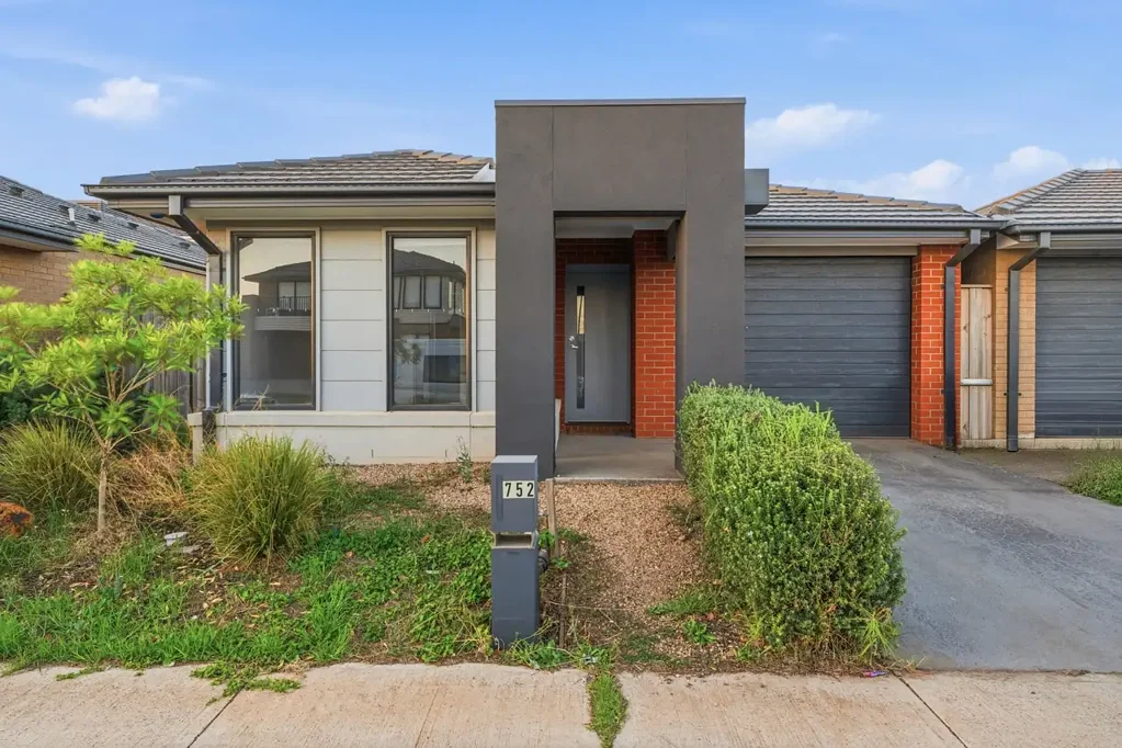 Luxury Real Estate Agents Presents 3 bed house in Deanside