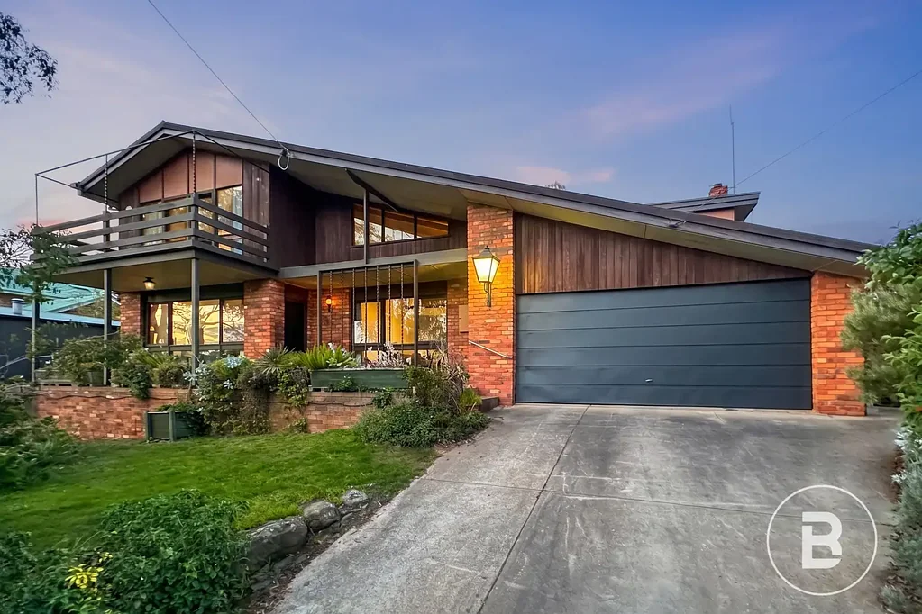 Maryborough 5ห้องนอน IMPRESSIVE FAMILY HOME IN A SOUGHT-AFTER POCKET – 1,471m² (APPROX.)