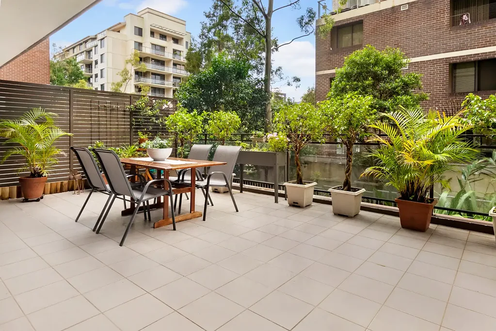 One bedroom plus study room and huge courtyard