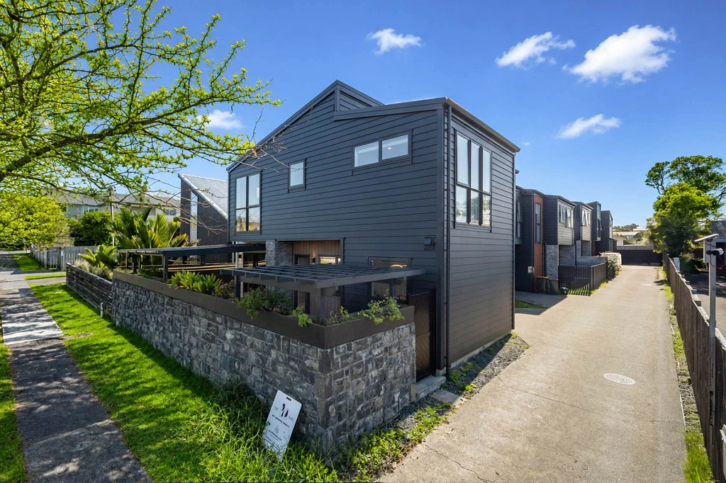 Hauraki 4غرفة نوم Move-In Ready in Prestigious Hauraki