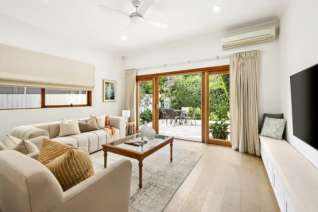 North Bondi 2 Bedroom Meticulous Renovation And Northerly Aspect With Parking