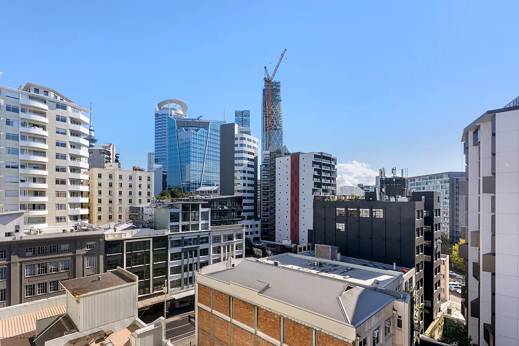 Auckland Central 1Moenga Vendor says bring all offers - must be sold!