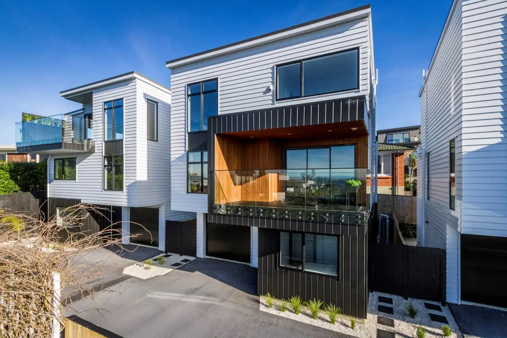 Milford 3房  Elevated With Sweeping Views In Westlake Zone