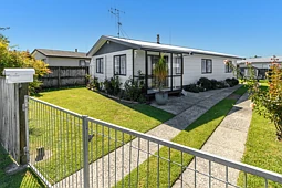 2 College Place, Poike