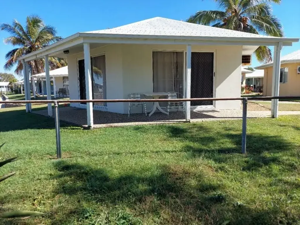 Paget 2房  Absolute Beachfront Property, PRIME Investment!!
