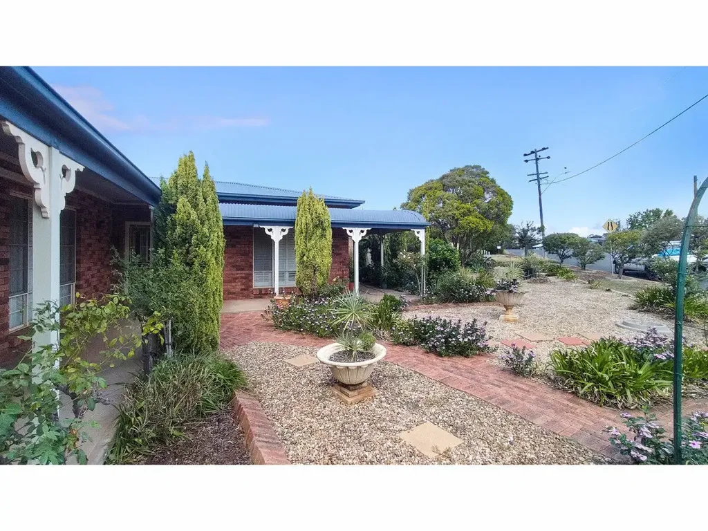 West Wyalong 3 Bedroom One for the Family!