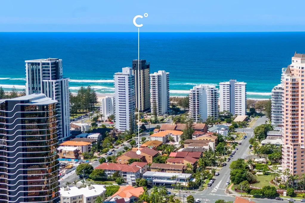 Broadbeach 2Kwarto SPACIOUS RENOVATED TOP FLOOR APARTMENT JUST 250M FROM THE BEACH