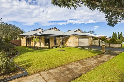Sale 4 Slaapkamer MASSIVE PREMIUM FAMILY HOME