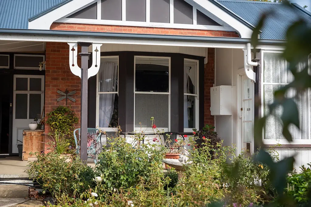 Old Beach 5房  A Federation Homestead with future development potential.