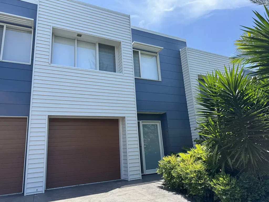 Coffs Harbour 3 Bedroom YOUR IDEAL HOME AWAITS : 3 BEDROOMS, STYLE AND CONVENIENCE