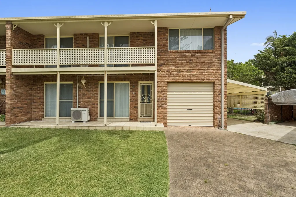 Peaceful Three-Bedroom Townhouse with Lagoon Views in Korora