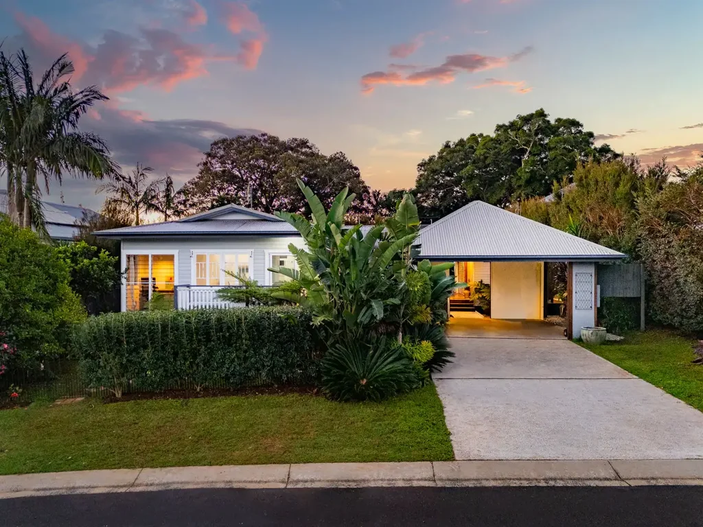 Bangalow 4chambre Versatile Lifestyle in Blue Chip Bangalow Location