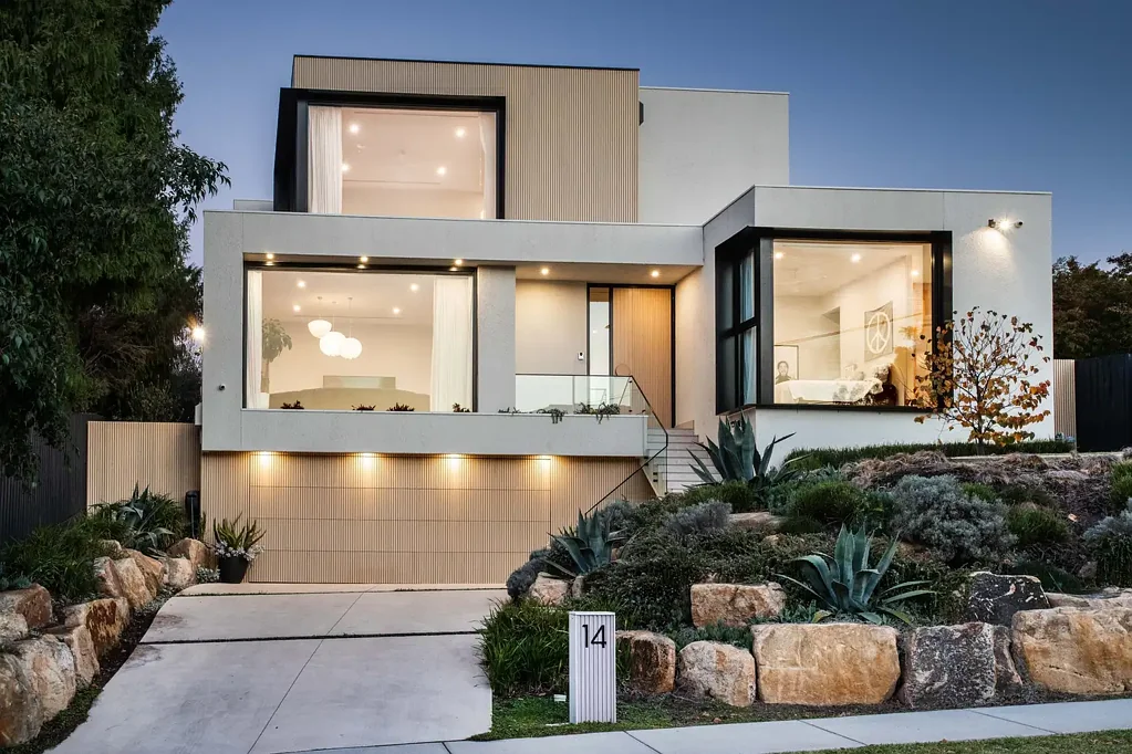 Templestowe Lower 5房 现代工艺设计 三层家庭住宅 高天花板 欧洲橡木地板 五卧四卫 优质电器 宽敞户外 游泳池温泉 理想地段 家人首选 A Sublime Living Experience Awaits
