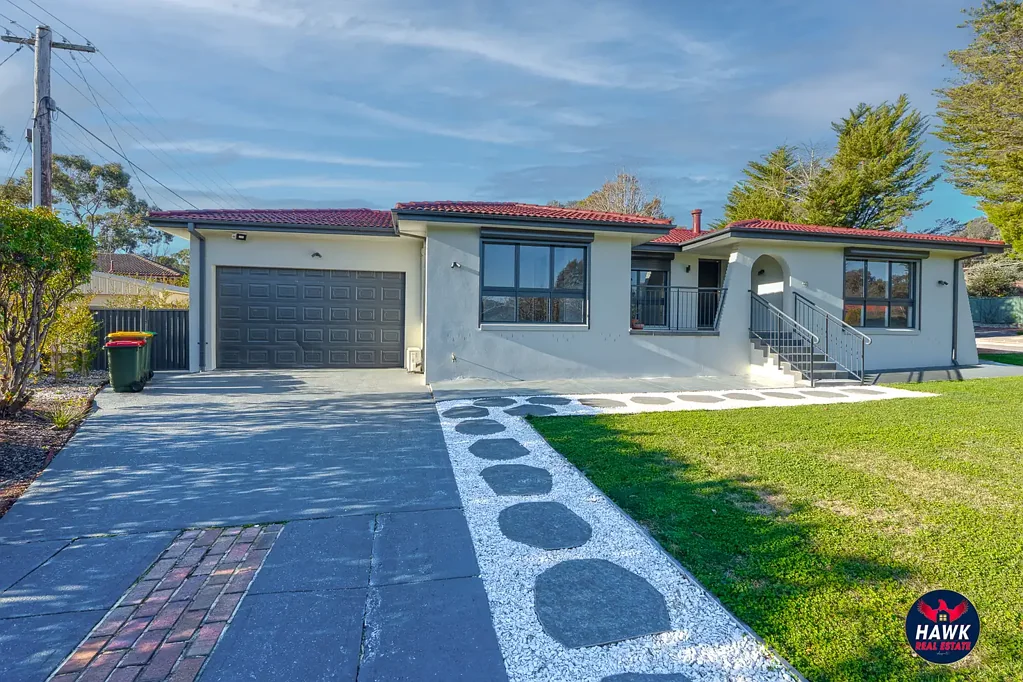 Wanniassa 6બેડરૂમ Luxury Dual-Living Opportunity in the Heart of Wanniassa – Renovated Family Home with a Self-Contained 3-Bedroom Granny Flat