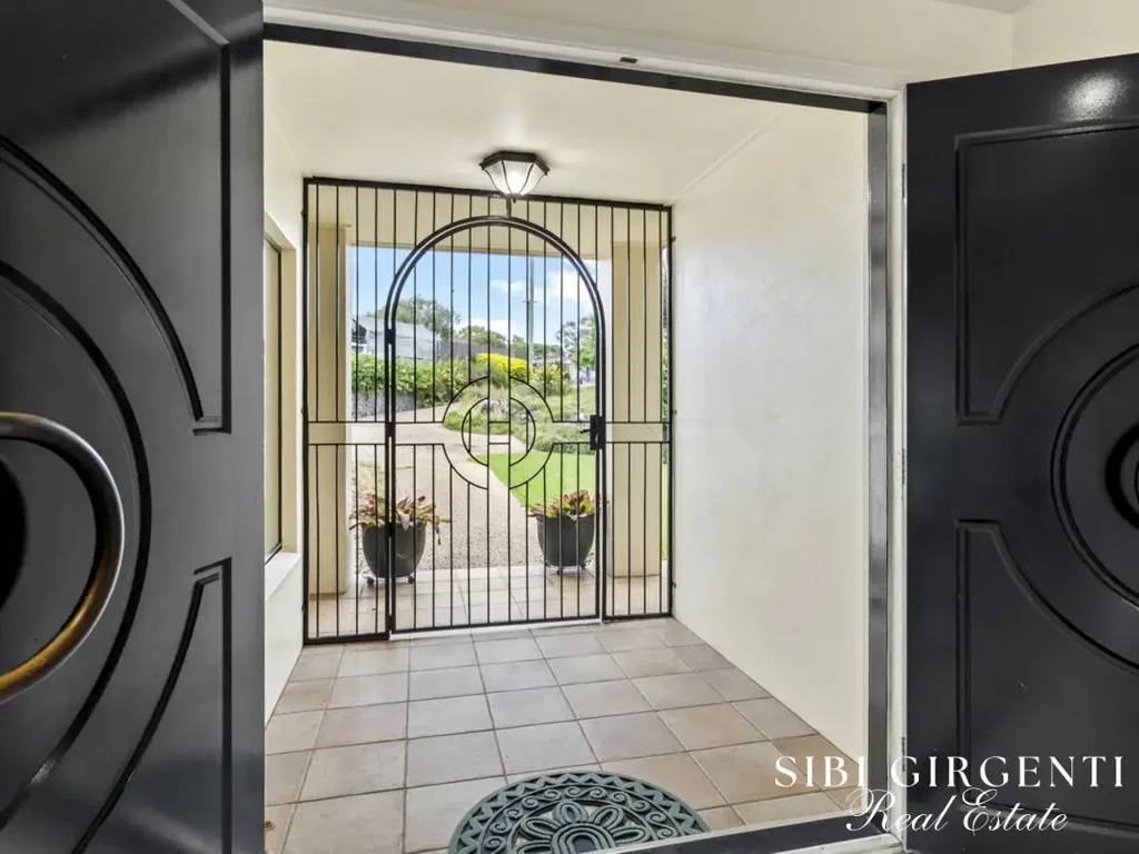Mareeba 4房  Elegant Riverfront Residence
