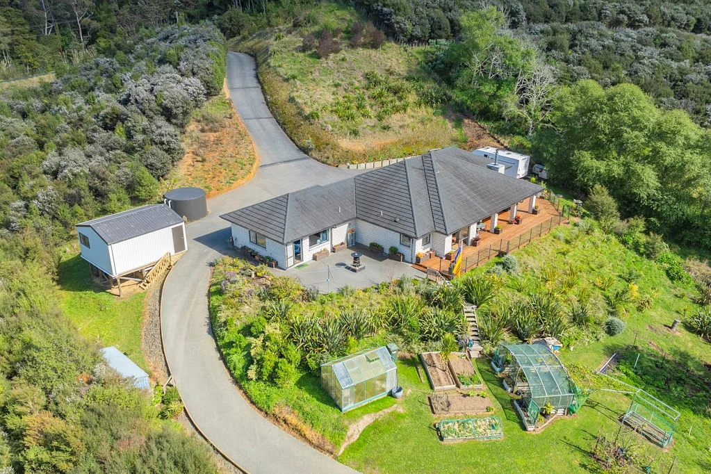 Dairy Flat 5房 Lifestyle with Income Potential