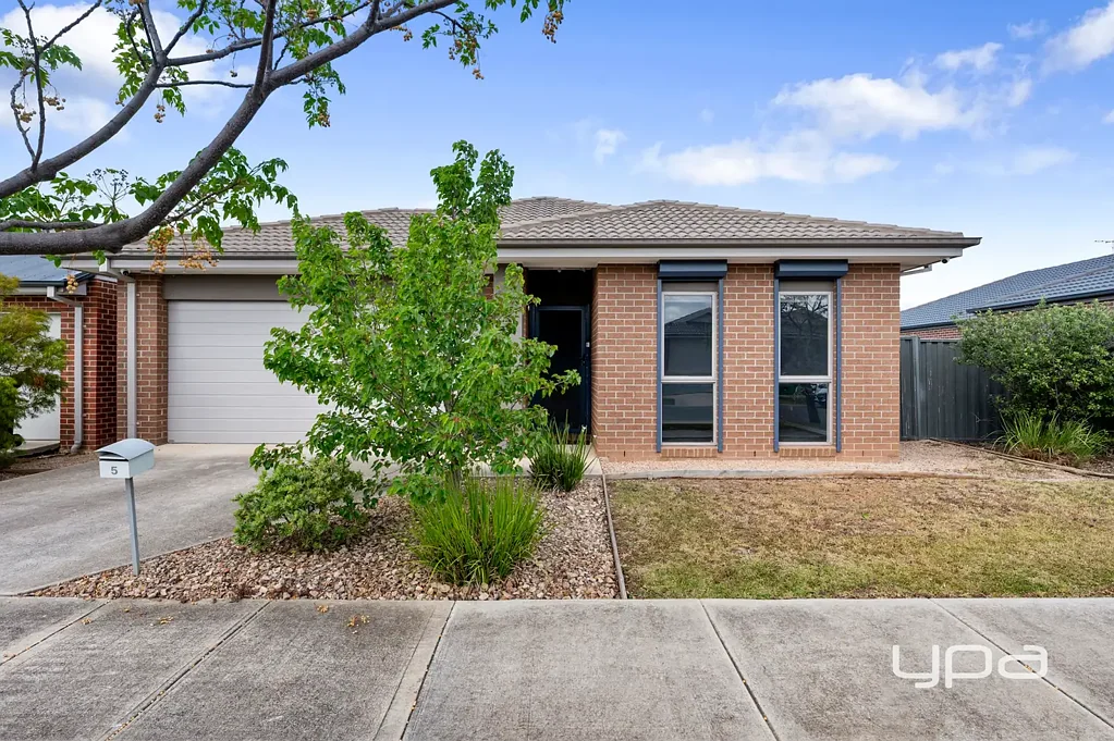 4 BEDROOM FAMILY HOME WITH RUMPUS