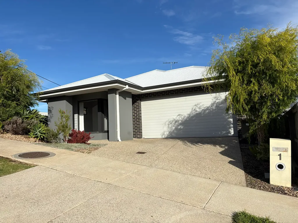 Great Family Home With Views Of The Hills.