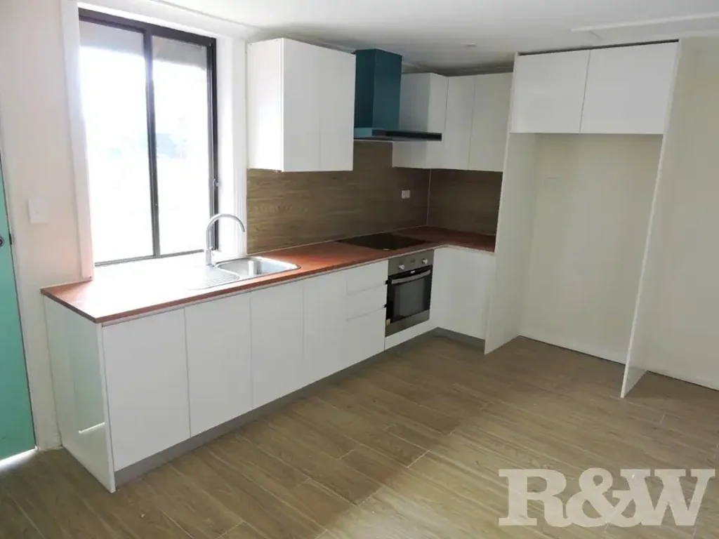 ONE BEDROOM GRANNY FLAT INCLUDING ELECTRICITY