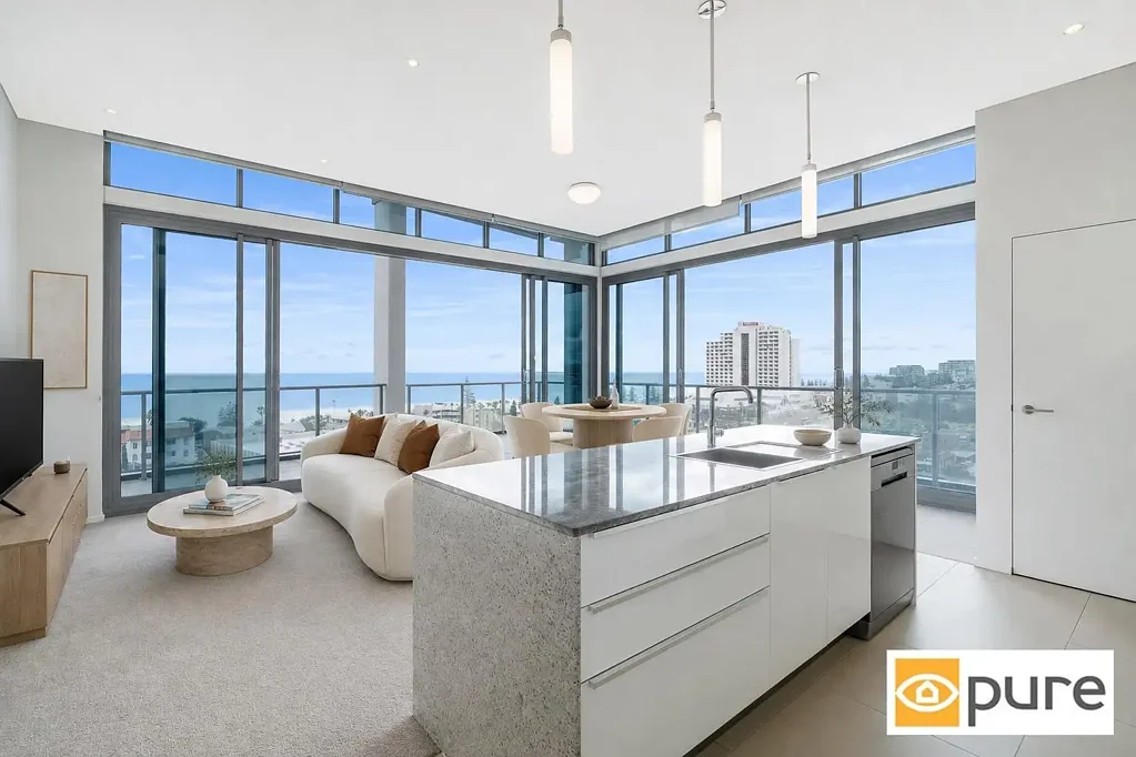 TOP FLOOR PENTHOUSE WITH PANORAMIC COASTAL VIEWS