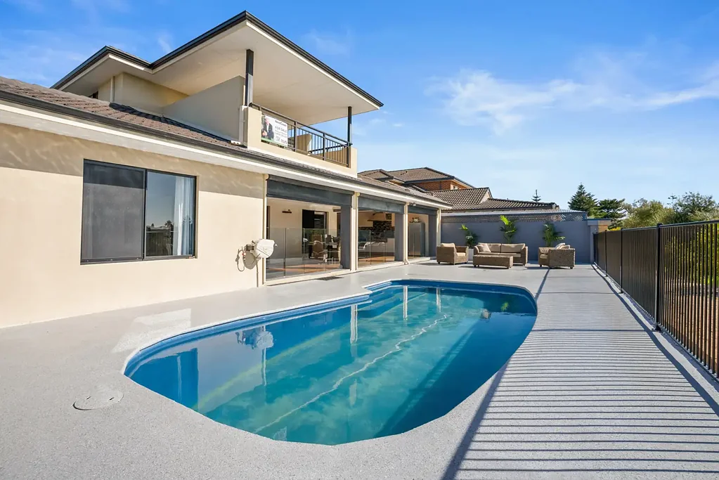 Secret Harbour 5房  SHE'S UNDER OFFER MORE REQUIRED FOR WAITING BUYERS !!