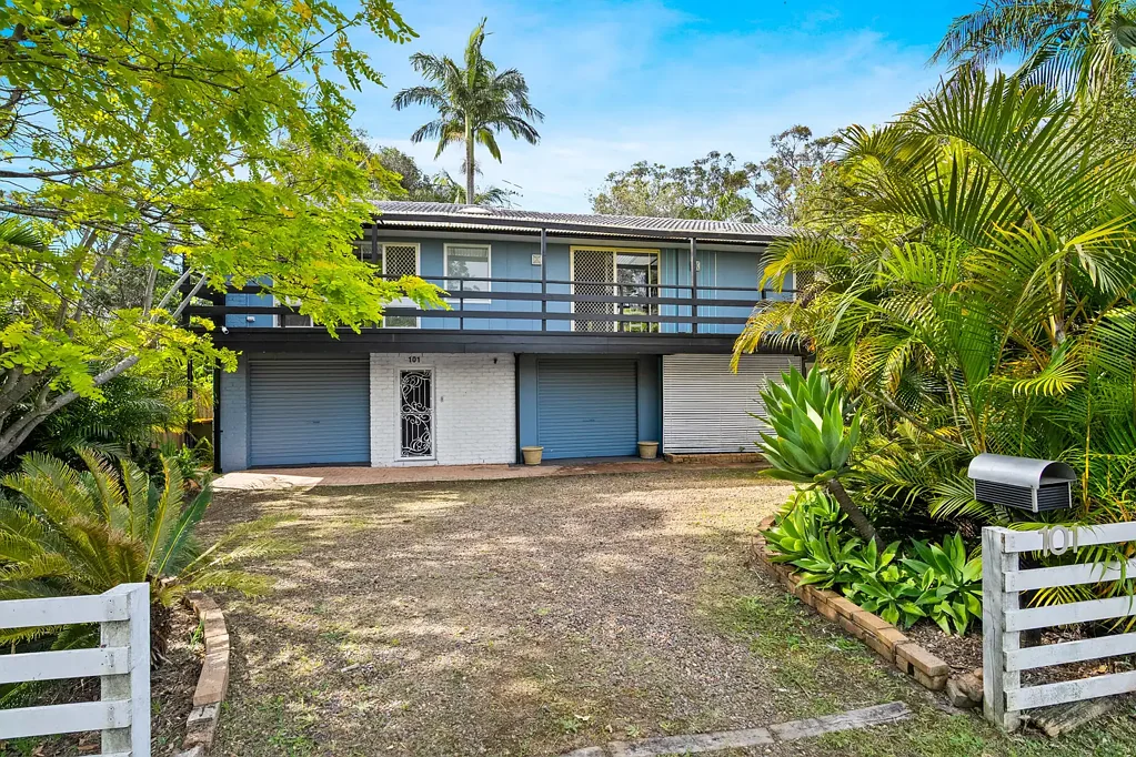Berkeley Vale 3ਬੈੱਡਰੂਮ Unrivalled Position - Massive Space and Potential
