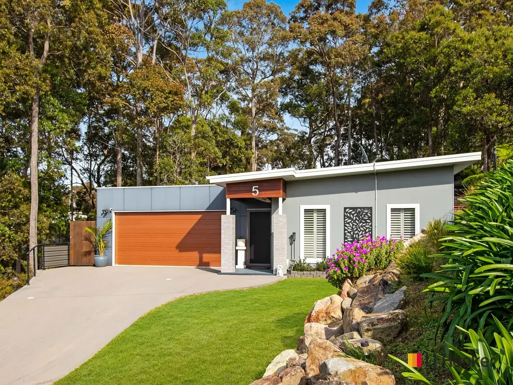 Malua Bay 4ਬੈੱਡਰੂਮ The Ultimate Coastal Entertainer - Rare 998m� Block in Malua Bay !