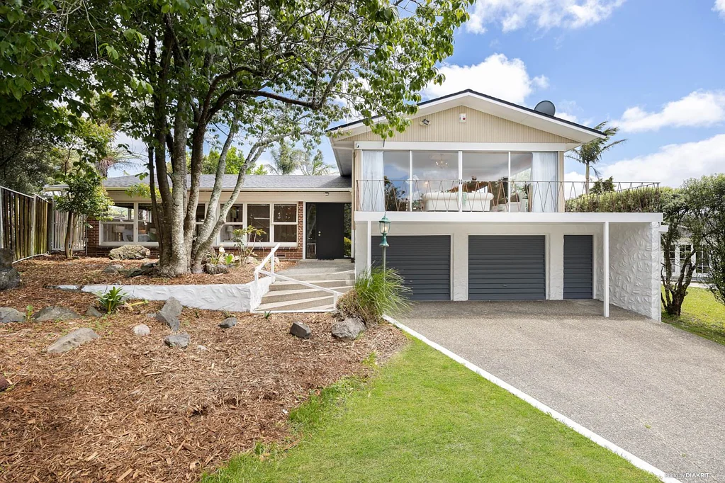 6 Jill Place, Hill Park, Manukau City, Auckland