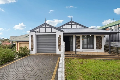 Greenwith 3房  Charming Character, Modern Comfort & Entertainer's Appeal