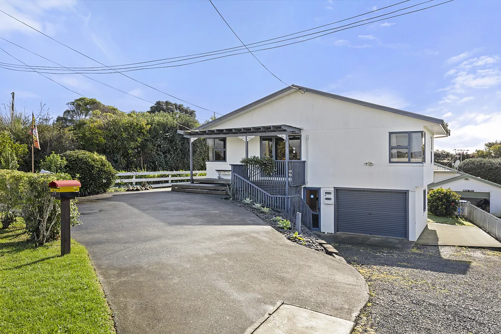 34 Main Road, Raglan, Waikato