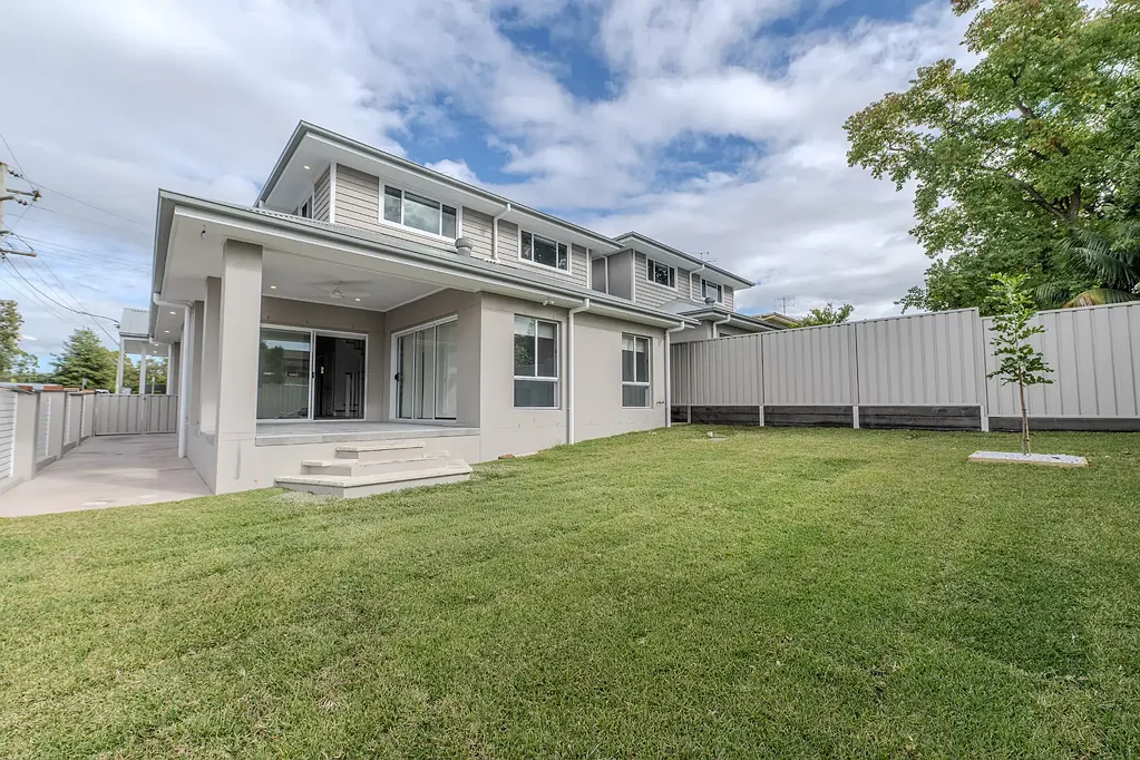 1 & 1A Government House Drive
Two Brand New Mirrored Luxury Duplex Residences