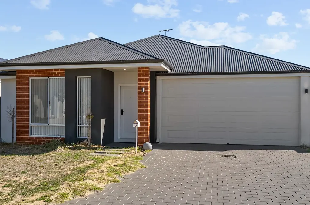 Near-New 4-Bedroom Family Home | Double Garage | Theatre Room | Byford