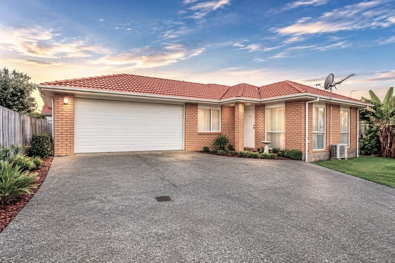 Manurewa 3房 翻新砖瓦住宅！停车无忧，经久耐用，生活便利，自住/出租皆宜！ Renovated Brick & Tile with Off-Street Parking!
